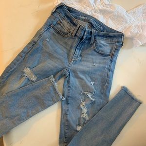 American eagle light wash ripped jeans
